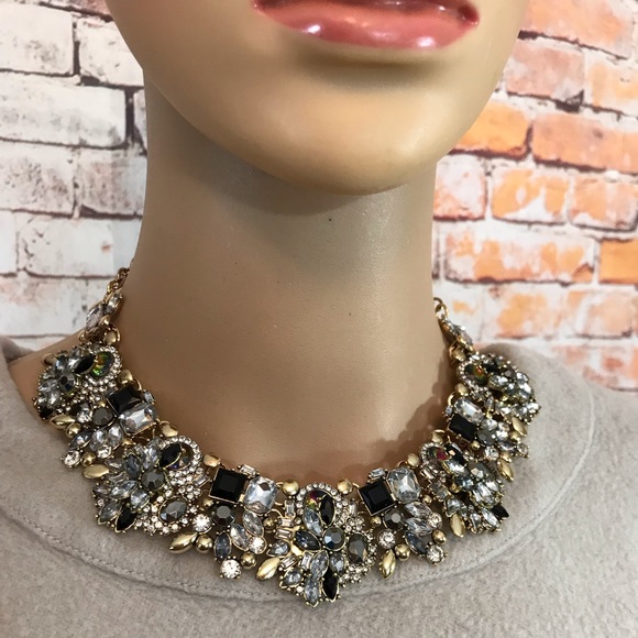 New Jeweled Statement Bib Necklace - Picture 3 of 5